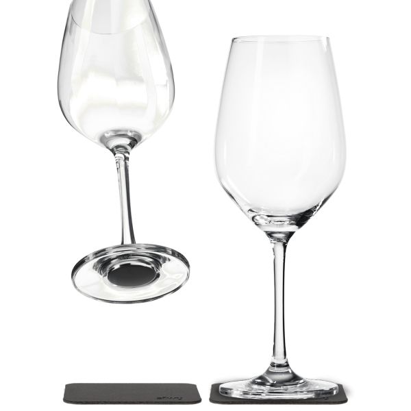 Silwy set of two magnetic crystal wineglasses and magnetic pads